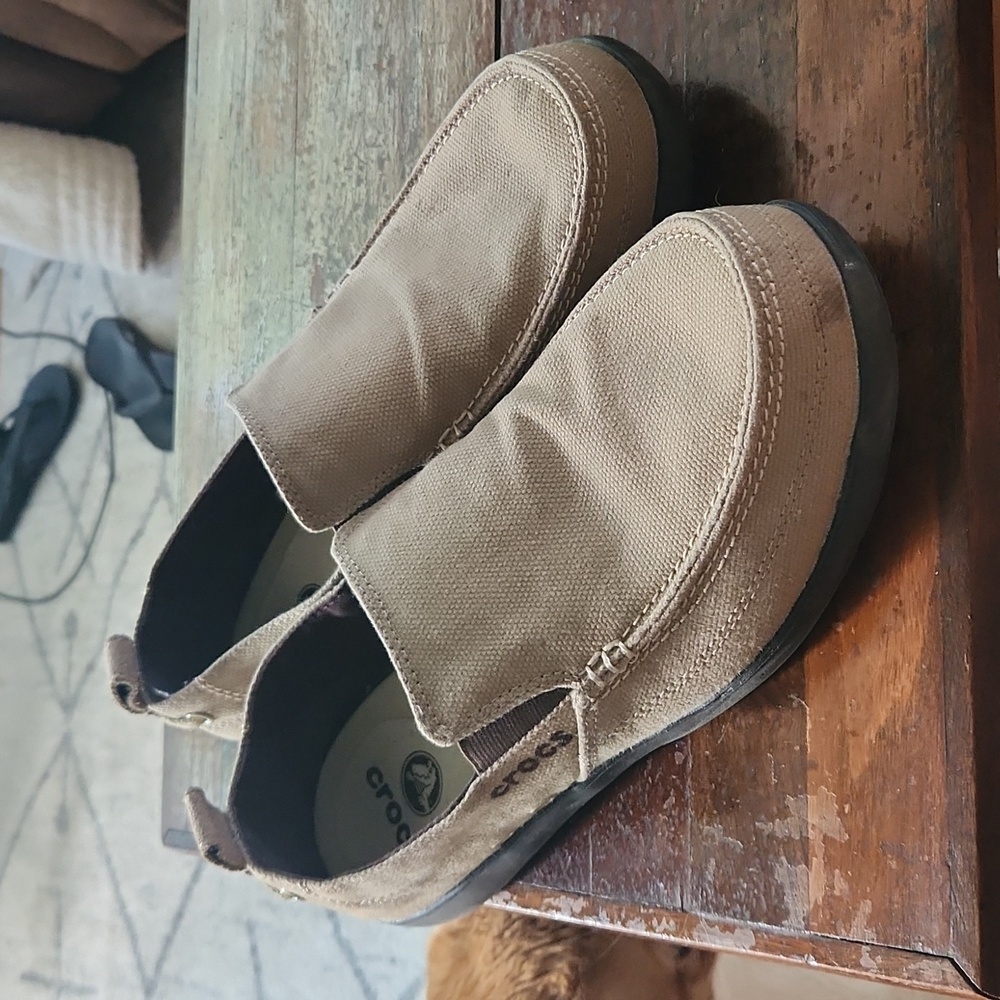 Men's Crocs pull on loafers (M10)